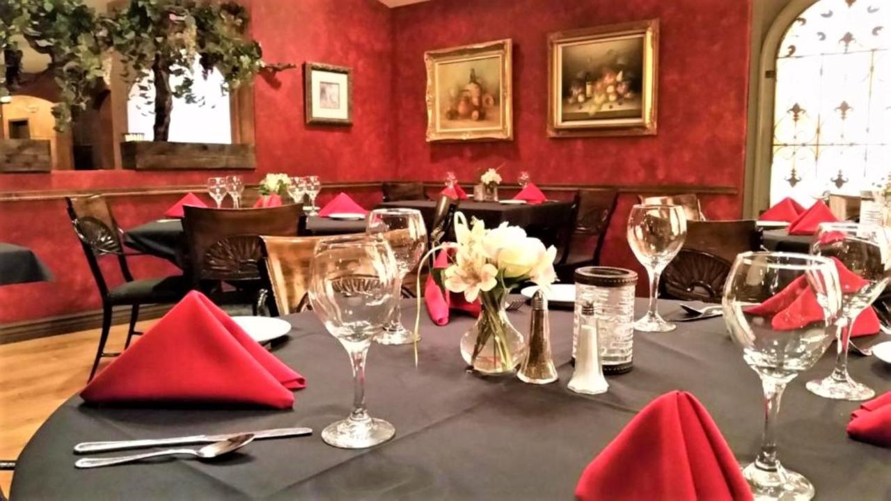 Sedona Pines Resort Экстерьер фото The restaurant's interior