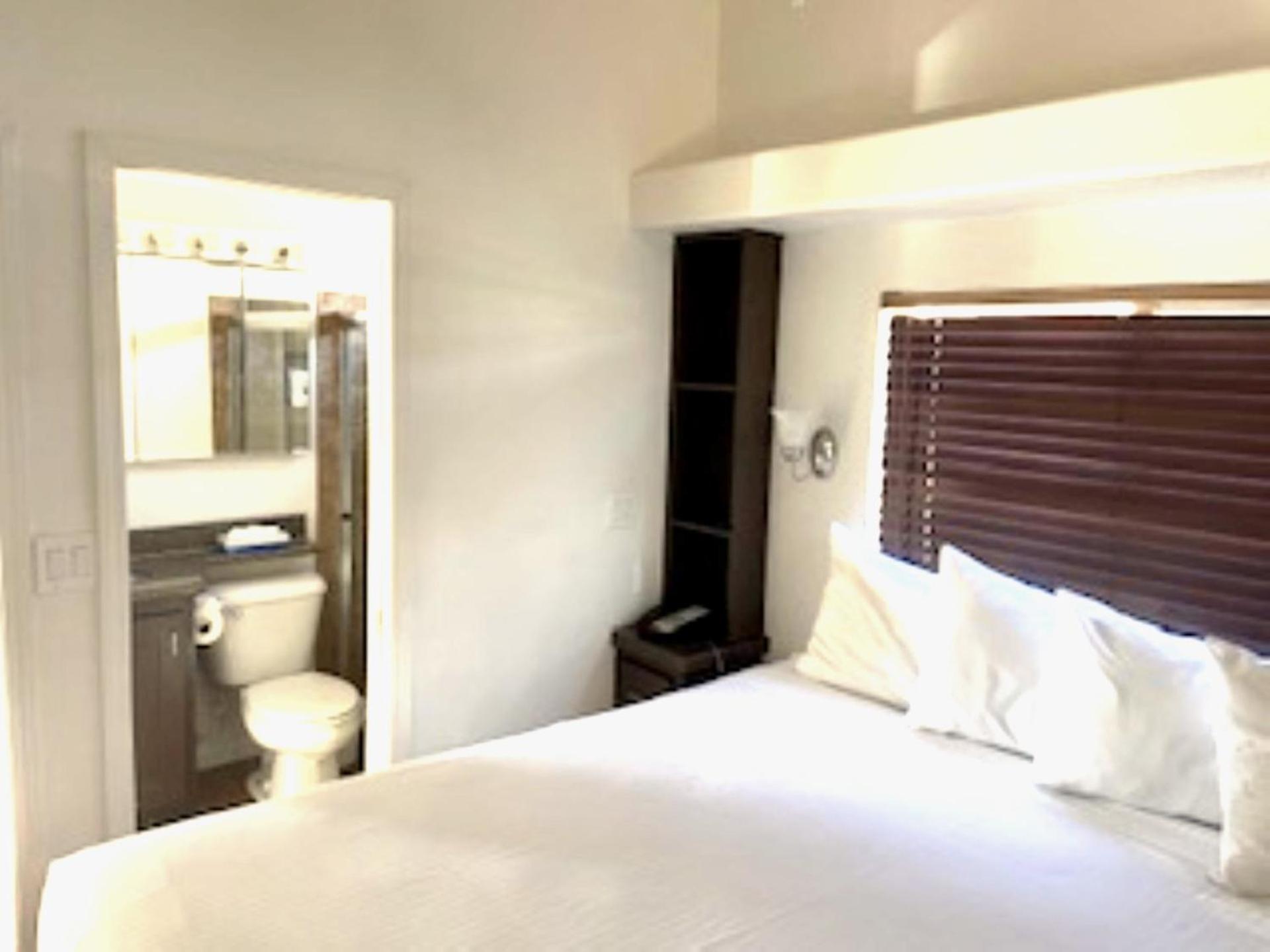 Sedona Pines Resort Экстерьер фото A bedroom in a 2018 model