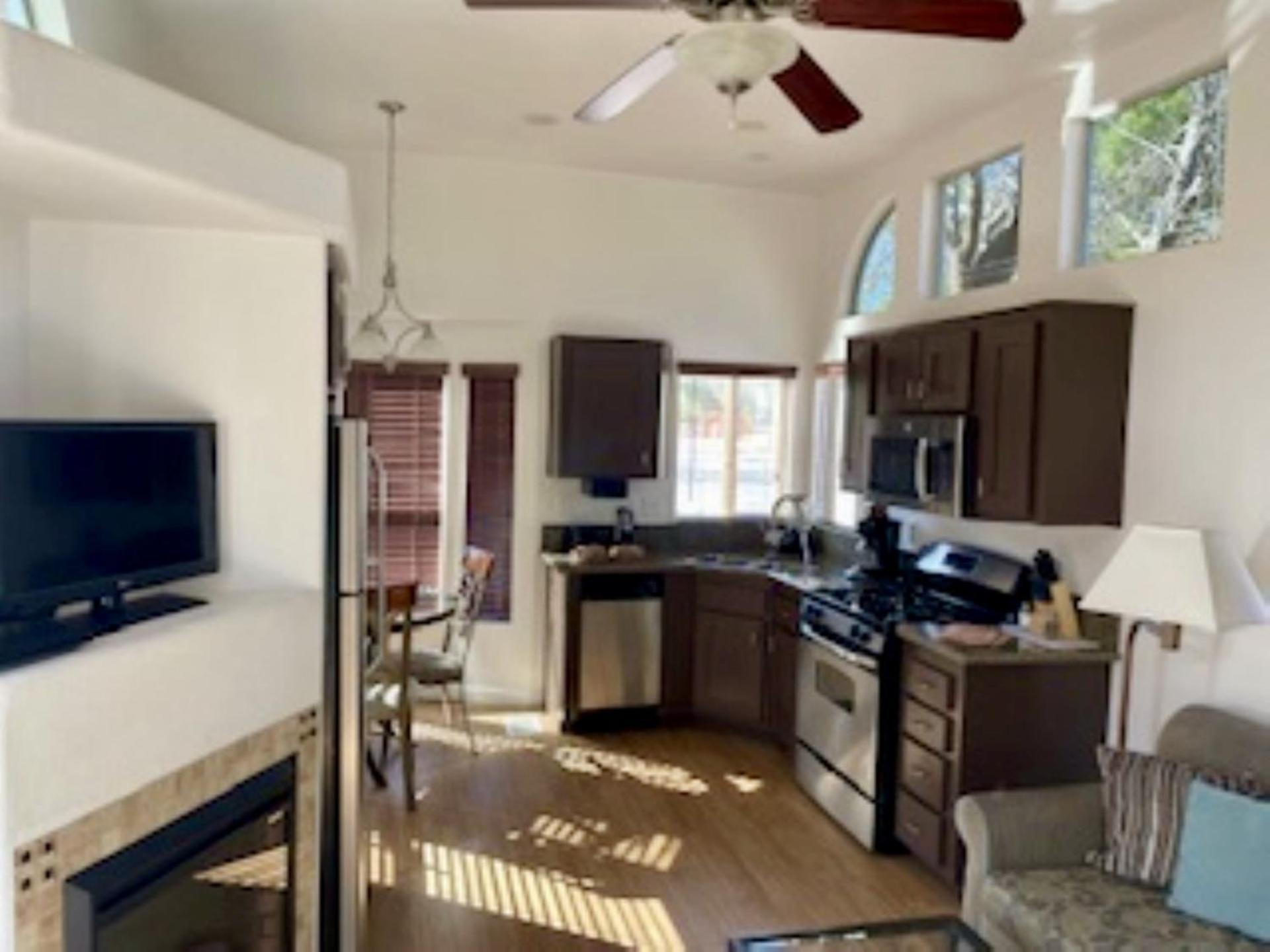 Sedona Pines Resort Экстерьер фото Interior of a tiny home