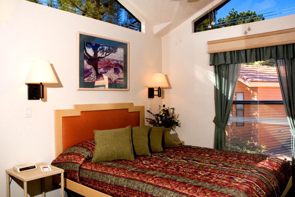 Sedona Pines Resort Экстерьер фото A bedroom at the Inn at the Opera